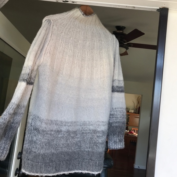 Womens Sweater by Anthropologie. Size XS Brand new!!! - Picture 2 of 10